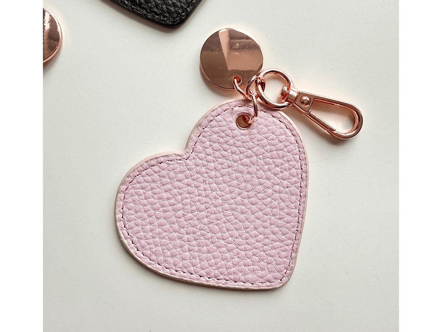 Personalised Monogram Heart Keyring/ Faux Leather Bag Charm Key Clip/ Initials Keychain/ Gift for Her/ Birthday/ Bridesmaid/ Bride Present